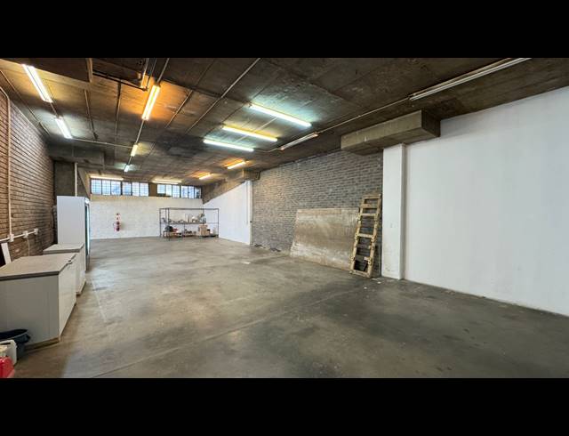 400M² WAREHOUSE TO LET IN WYNBERG